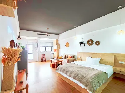 Three Cat Apartment Hotels in Business District of Changjiang Normal University