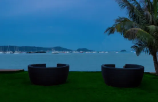 Nariya Bayfront Phuket シャロン桟橋周辺のホテル