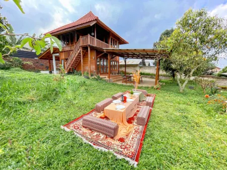 Arovala Villa Отели рядом с достопримечательностью «Farmhouse Susu Lembang»