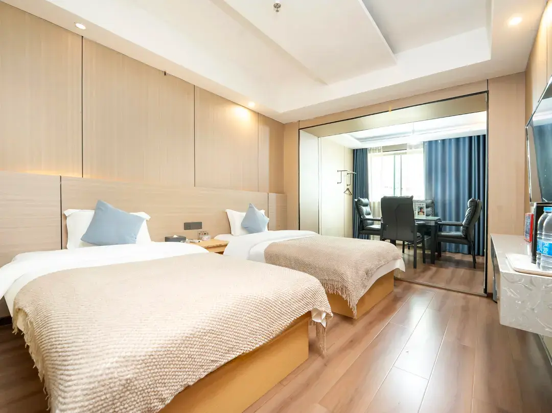 Yilong Ruiyun Hotel - Tongren