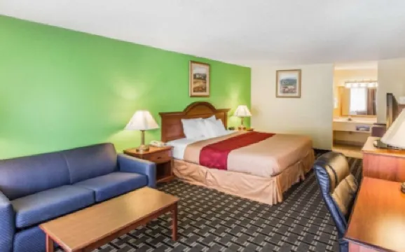 OYO Hotel Douglas GA US-441