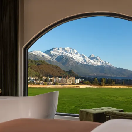 Linqi Guyin Lijiang | Golden Snow Mountain Sunshine · Sky Garden Homestay