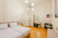 Brassbell l Zamalek l High ceiling studios Hotels in Zamalek