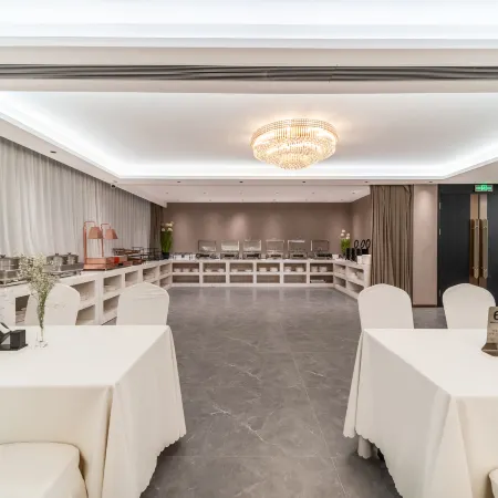 Zhuge Liang Business Grand Hotel (Yinan Lishan Road)