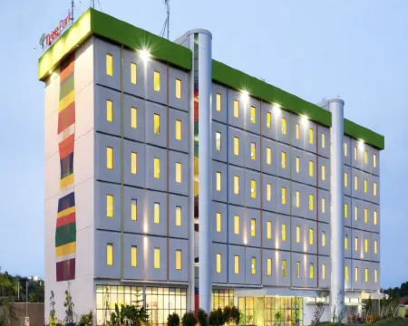 TreePark Hotel Jakarta Airport Hotéis em Tangerang City
