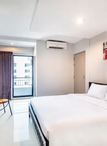 ห้องดีลักซ์ เตียงใหญ่ 1 เตียง