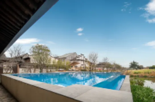 Yanguan Chaolezhicheng Old Town Hotel