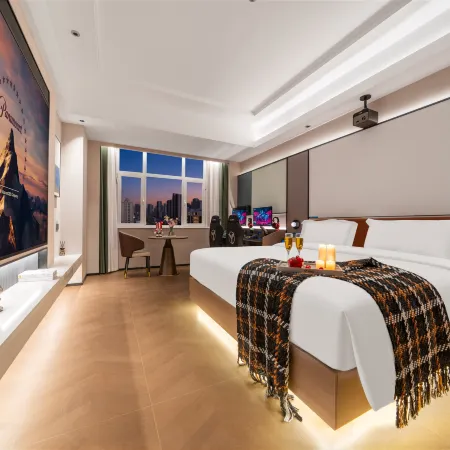 Ye Yuchen E-sports Movie Hotel (DingZhou Railway Station)
