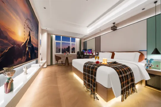 Ye Yuchen E-sports Movie Hotel (DingZhou Railway Station)