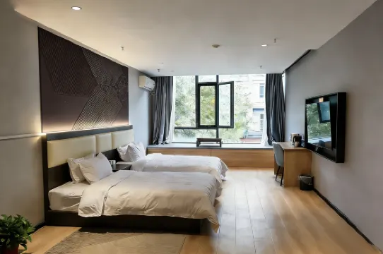 IU Hotel (Liulin 18 Meters Street)