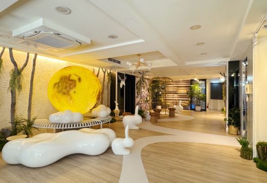 Finders Hotel 로비 인테리어
