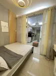 1 BR Condo Unit with Balcony 12th Floor | Pool View near MOA - balkon
