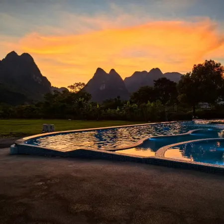 Xishi Manor Resort Hotel(Yangshuo Ten-MileGallery Yulong River Branch)