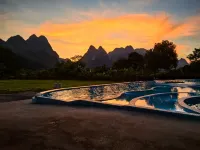 Xishi Manor Resort Hotel(Yangshuo Ten-MileGallery Yulong River Branch) - 인피니티 풀