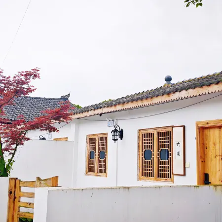 Tangshan Yinqi Lake View Homestay (Kaiyang Nanjiang Station Branch)