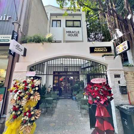 Miracle Boutique Hotel - Near Tan Dinh Church Отели рядом с достопримечательностью «Центральная Мечеть Сайгона»
