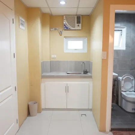 RedDoorz @ Sandico Apartelle near US Embassy Manila
