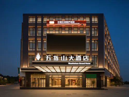 Wuzhishan Hotel (Yibin Pingshan County Government Mahu Park) - parking
