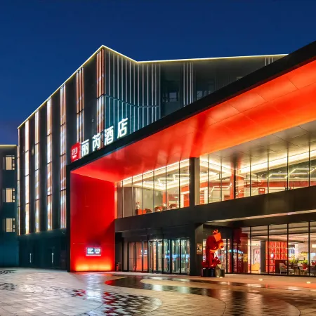 Radisson RED Xuzhou Yunlong Lake