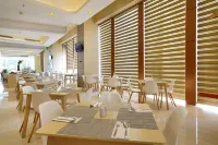 HARRIS Hotel & Conventions Bekasi - Desayuno