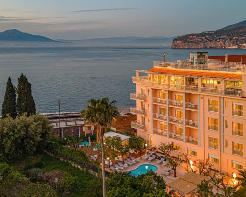 Hotel Regina Hotels near Leonelli's Beach