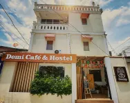 Demi Cafe & Hostel