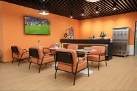 Ailuwei International Youth Hostel (Qingdao Taidong Pedestrian Street Beer Museum) - Baarit