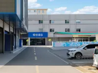 Light Hotel (Tengzhou Station Xinxing Road Pedestrian Street Branch) - 駐車場