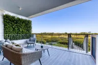 Beachfront Luxury Retreat - 4 Sao