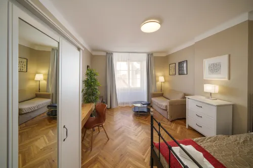Old Town - 3 Bedroom 3 Bathroom & Kitchen Apartment Templova - 停車場