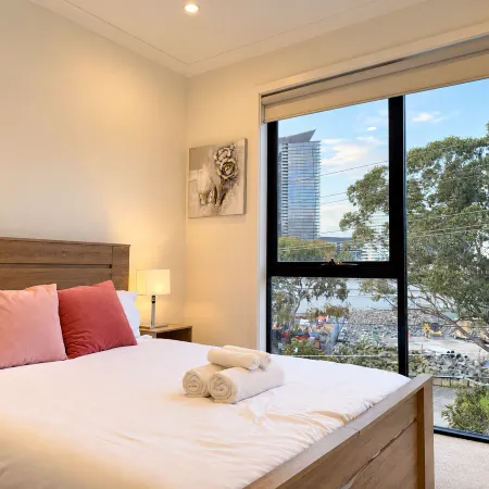 Family-Friendly Townhouse in Port Melbourne | Private Parking