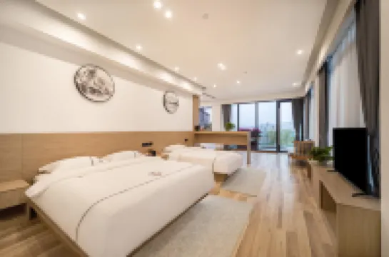 Dongyunge Hotel (Zigong Fangte Dinosaur Kingdom)