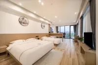 Dongyunge Hotel (Zigong Fangte Dinosaur Kingdom) Hotels near Dashanpu Passenger Transport Terminal