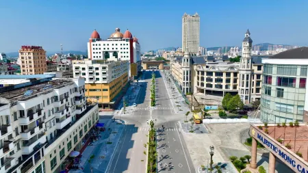 Majestic Mong Cai Hotel Отели в г. Монгкай