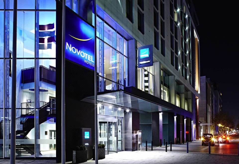 8. 노보텔 런던 엑..