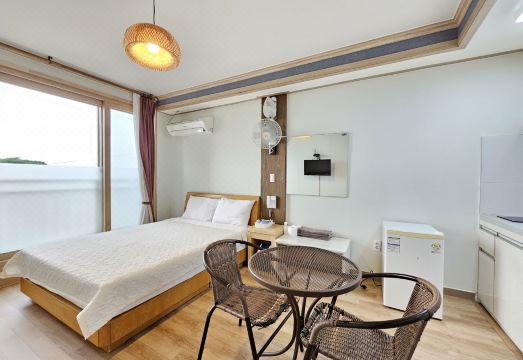 5. 빨간궁전 펜션..