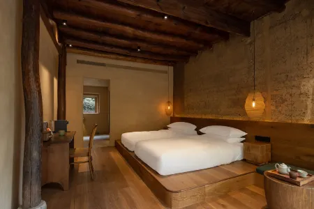 The Road's End Отели рядом с достопримечательностью «Qianzhang Canyon»