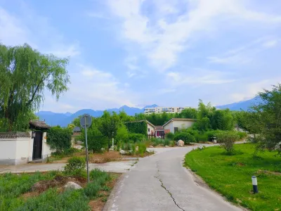 Scenery Retreats (Qinling Mount Taibai Hot Spring Retreat) Hotels in Mei County