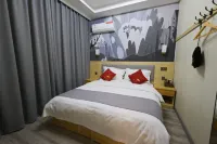 新野天潤假日酒店 鄰近問鼎武道館的酒店