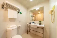Home Inn (Yangjiang Mojiang Road Municipal Government) - شرفة