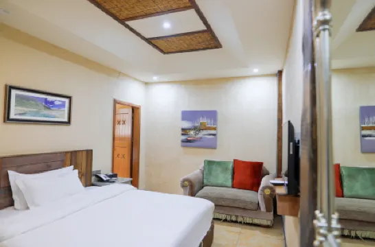 Lazy Boy Hotel（Adin Gate Site）
