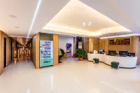 Shengyi Light Luxury Hotel (Chengde South Station Store)
