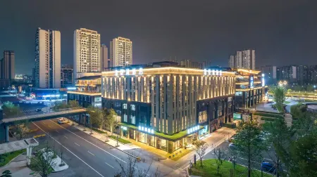 Yibin Jinghu Hotel Отели рядом с достопримечательностью «China Yibin Yangtze River Landmark Square»