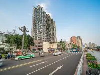 米可·設計師江景飯店（樂山師範學院店） 樂山師範學院附近的飯店