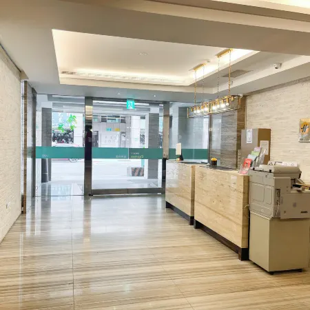 CHECK inn Express Taipei Station Отели рядом с достопримечательностью «Датун»