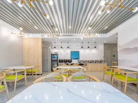 Qingmu Select Hotel (Shanghai Weining Road subway station store)