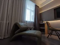 Four Seasons Jincheng Hotel (Five Avenues ZhiGu Subway Station) - 2-Star