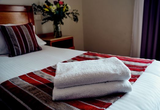 파라다이스 베이 호텔 멜리에하의 전용 해변과 야외 수영장