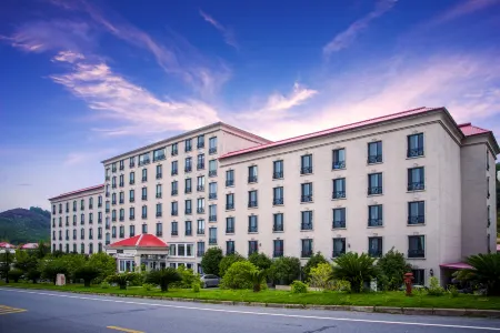 Longhushan Huaquan Boutique Hotel Отели рядом с достопримечательностью «Геологический парк Эль-Нос»