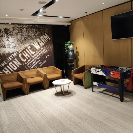 IU Hotel (Yangquan Xinjian Street overpass)